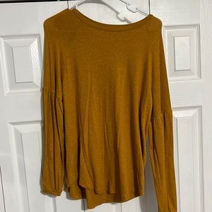blouse with puffy sleeves